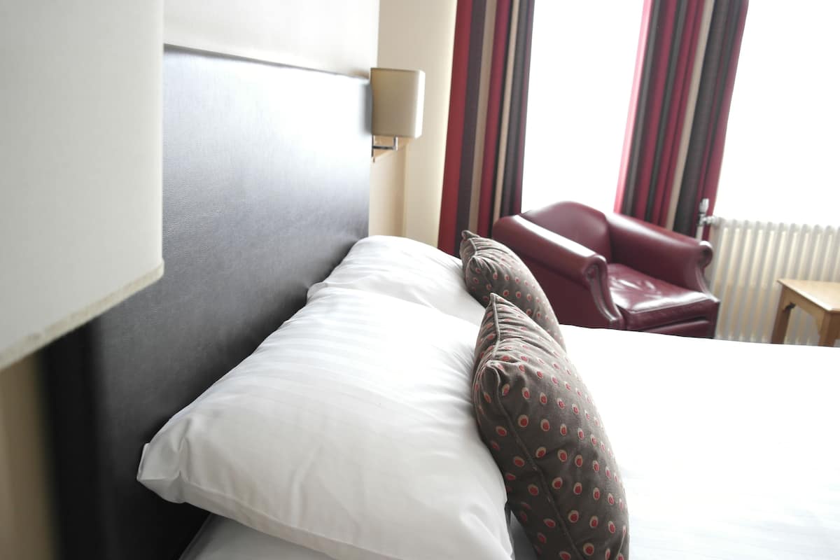 Standard Family Room | Hypo-allergenic bedding, cribs/infant beds, rollaway beds, free WiFi