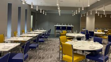 Daily full breakfast (GBP 16.95 per person)