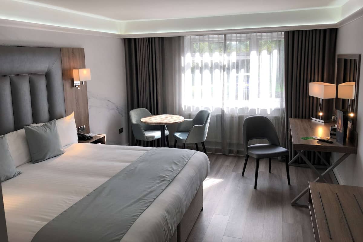 华丽客房, 1 张特大床, 无烟房 (Converts to 2 Twin Beds) | 办公桌、笔记本电脑工作区、熨斗/熨衣板、免费 WiFi