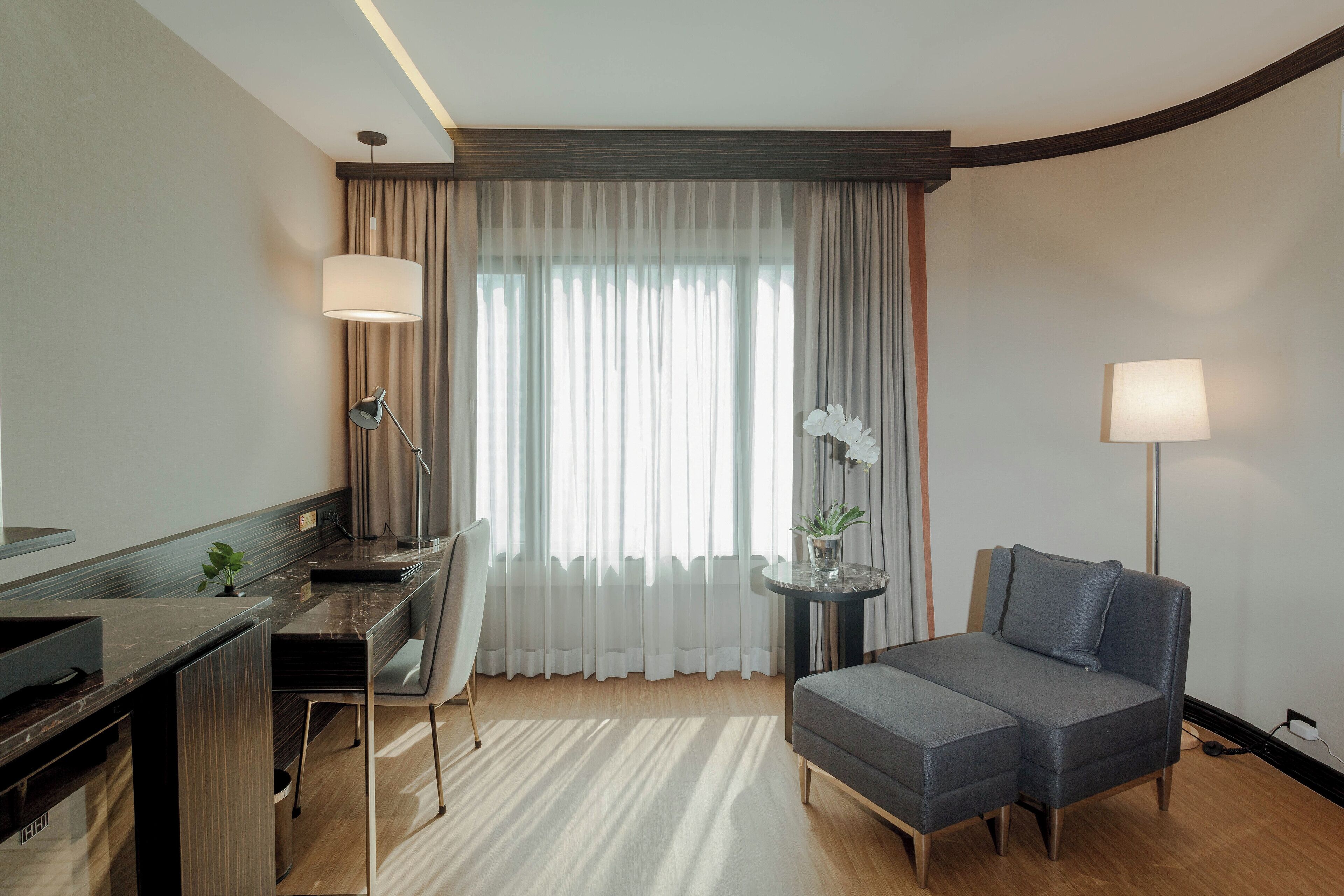 executive suite | living area | 55-inch tv with satellite channels