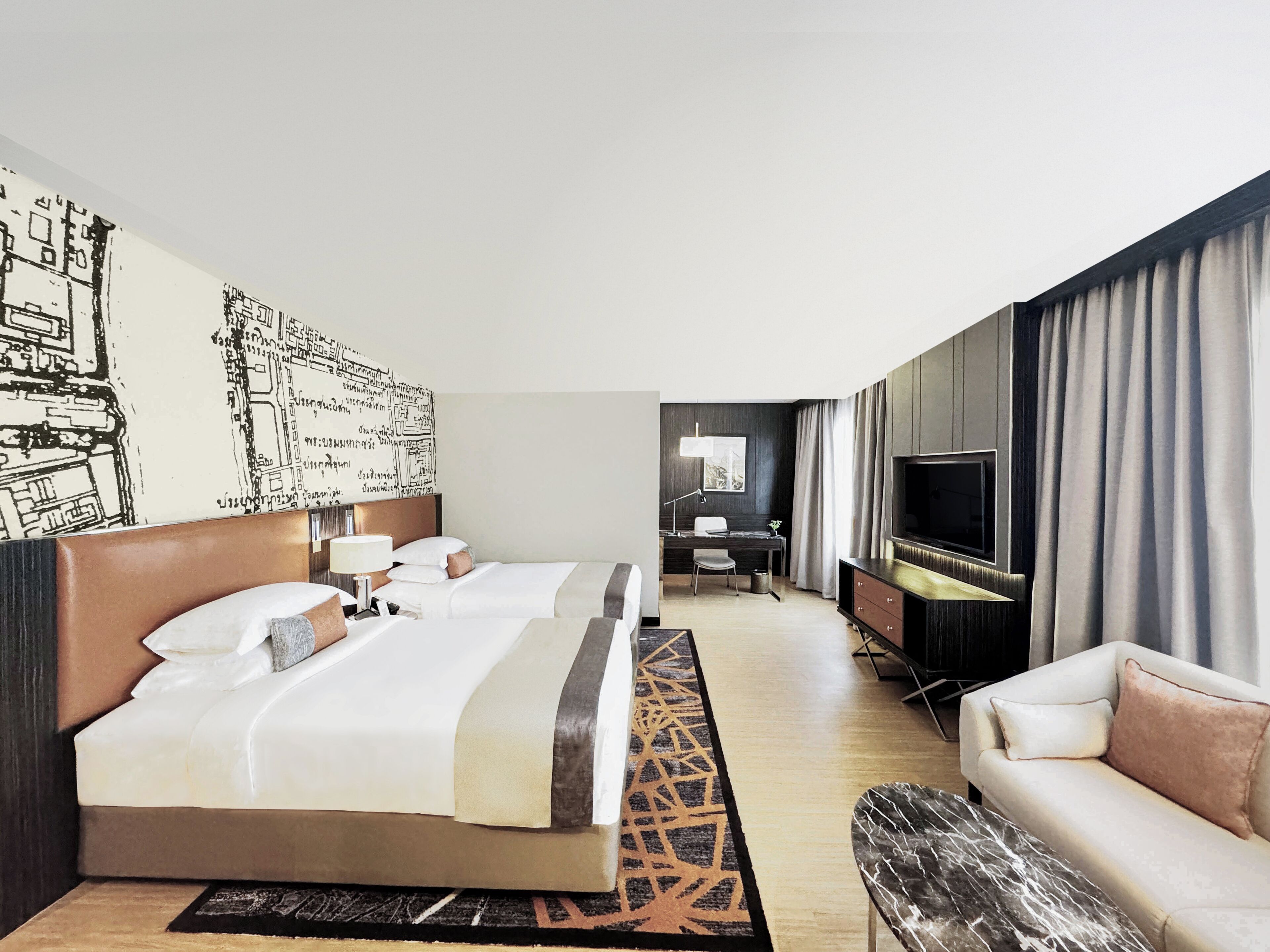 executive suite | 1 bedroom, free minibar items, in-room safe, desk