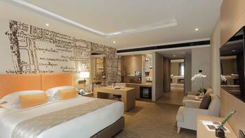Suite (Skyline) | Free minibar items, in-room safe, desk, laptop workspace