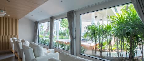 Sauna, hot springs/mineral springs, body treatments