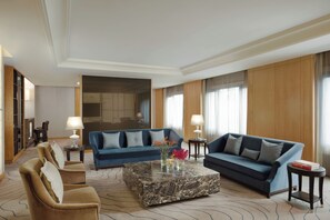 Presidential Suite | Living area | 55-inch TV with satellite channels - Avani Ratchada Bangkok Hotel (Bangkok)