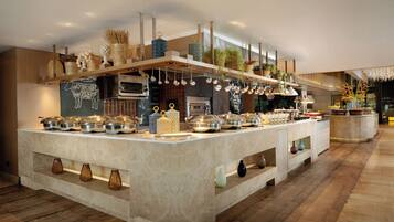 3 restaurants, breakfast, lunch, dinner served; international cuisine