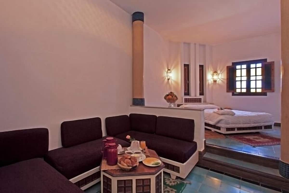 Superior Single Room | Living area | TV