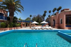 Outdoor pool, pool umbrellas, pool loungers - Palais Salam Taroudant (Taroudant)