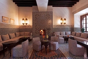Alfresco dining, open daily