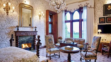 Stateroom | Premium bedding, pillowtop beds, minibar, in-room safe