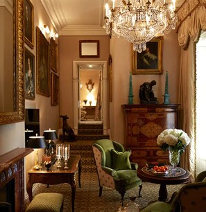 Presidential Suite | Premium bedding, pillowtop beds, minibar, in-room safe