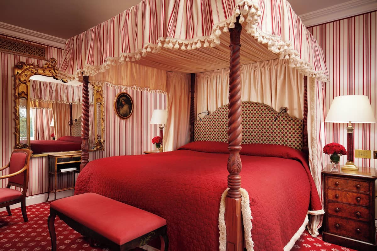 Junior Room (Stateroom) | Premium bedding, pillow-top beds, minibar, in-room safe