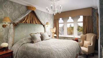 Premium bedding, pillow-top beds, minibar, in-room safe