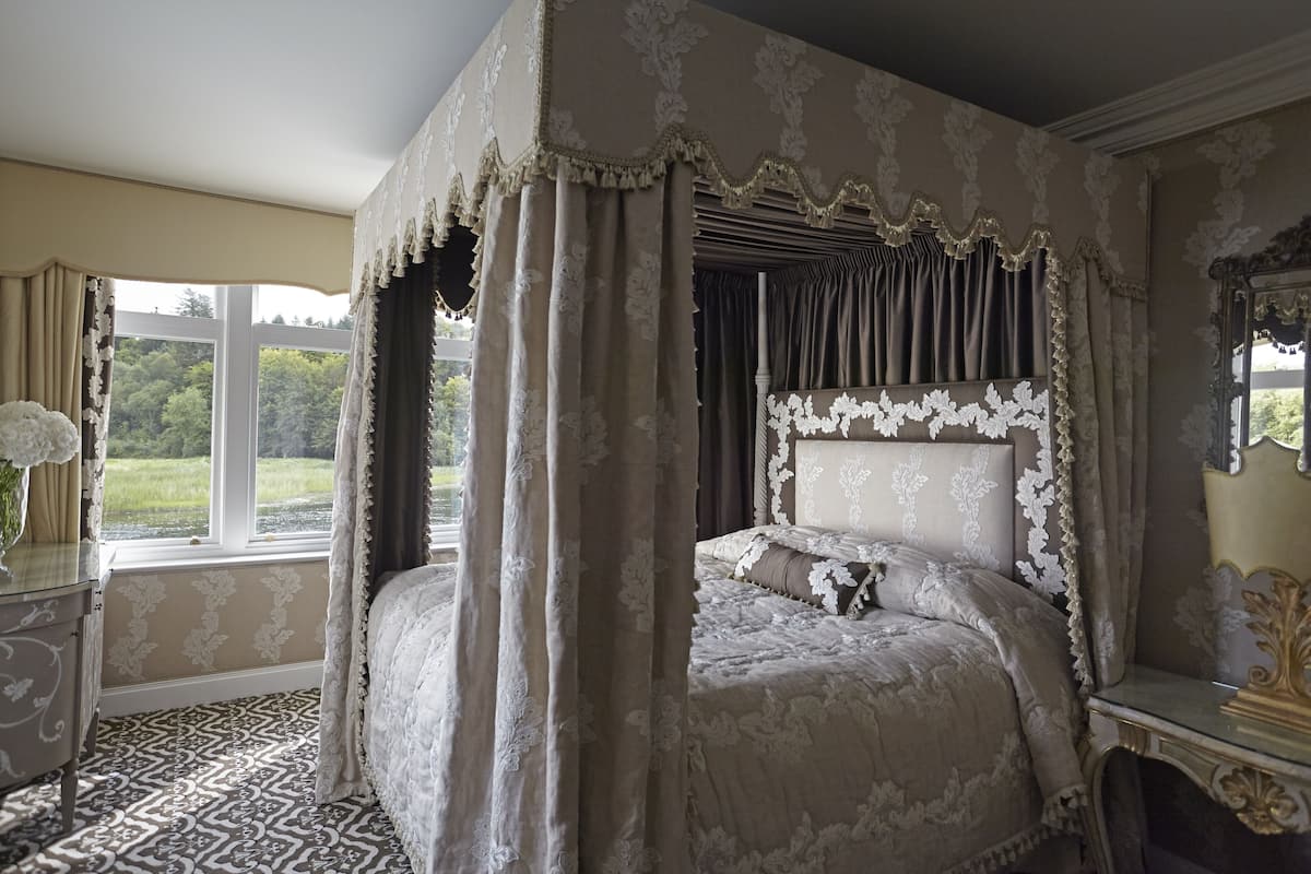 Premium bedding, pillow-top beds, minibar, in-room safe
