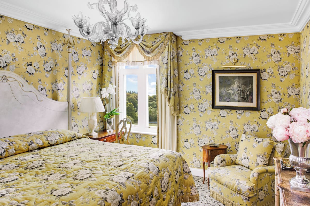 Premium bedding, pillow-top beds, minibar, in-room safe