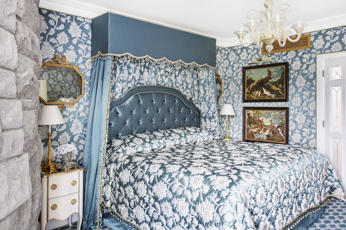 Premium bedding, pillow-top beds, minibar, in-room safe