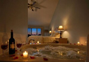 Studio, 1 King Bed, Jetted Tub, Bay View | Private spa tub - Pointes North Beachfront Hotel โ 2 Person Spa Tub Studios (Traverse City)