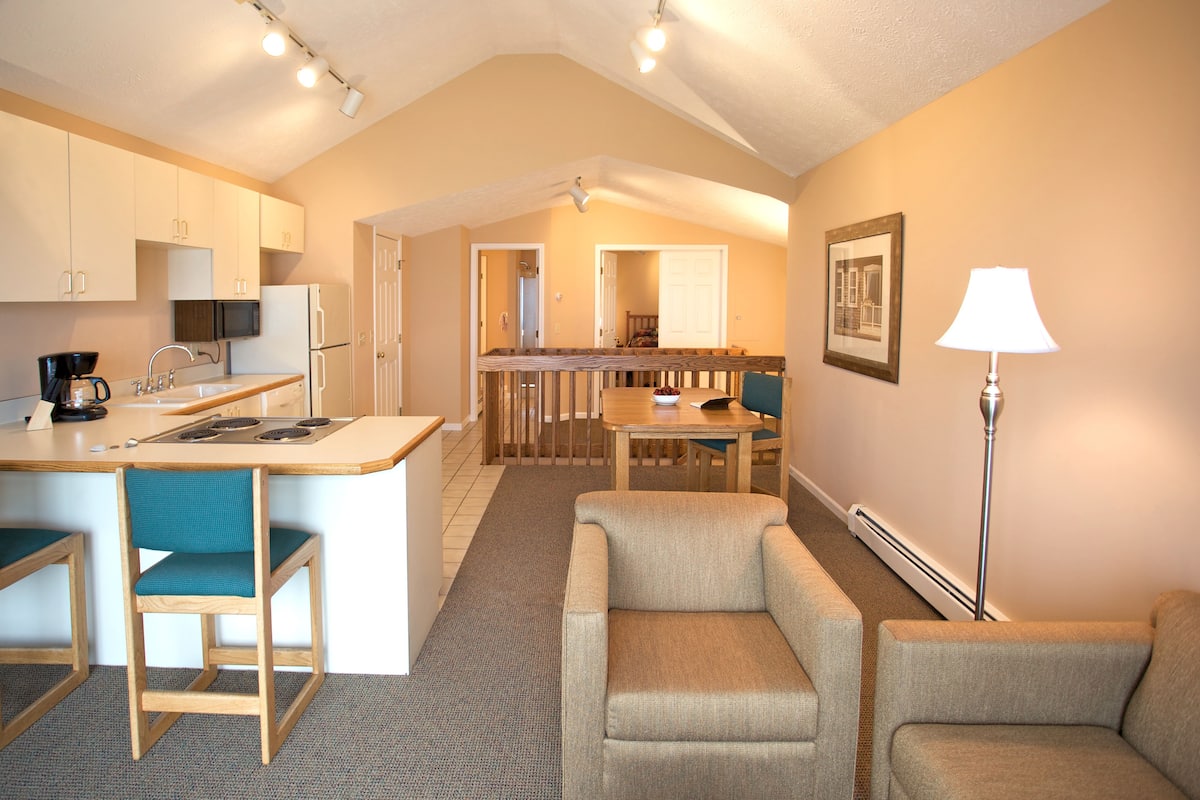 exclusive penthouse, 1 bedroom, kitchen, bay view | 1 bedroom, soundproofing, iron/ironing board, free wifi