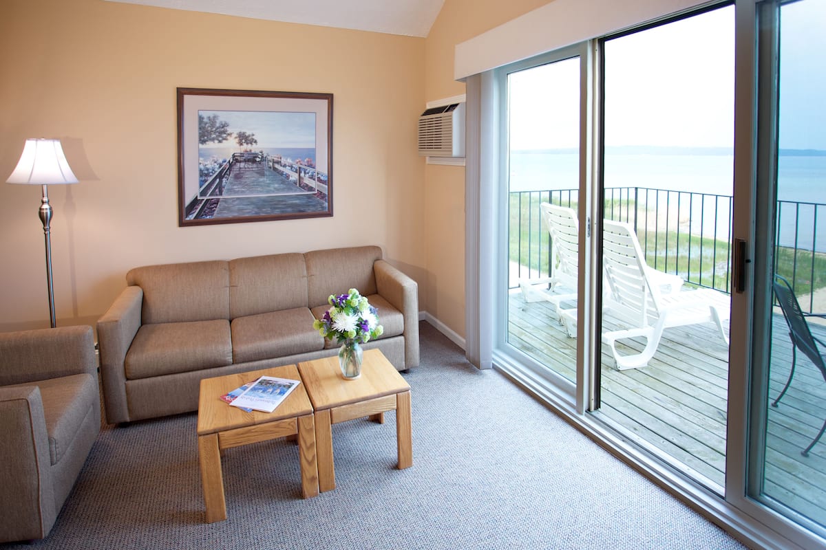 exclusive penthouse, 1 bedroom, kitchen, bay view | 1 bedroom, soundproofing, iron/ironing board, free wifi