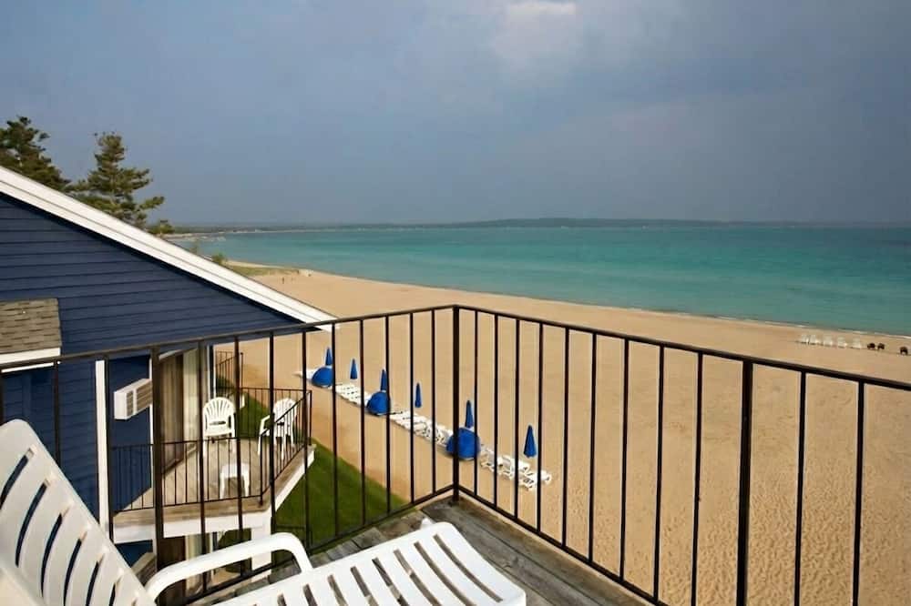 Pointes North Beachfront Hotel – 2 Person Spa Tub Studios
