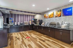 Café da manhã com buffet grátis todos os dias