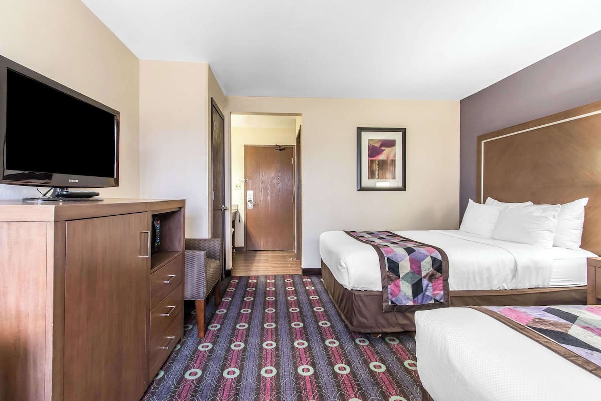 Standard Room, 2 Double Beds, Non Smoking | Individually furnished, desk, iron/ironing board, free WiFi