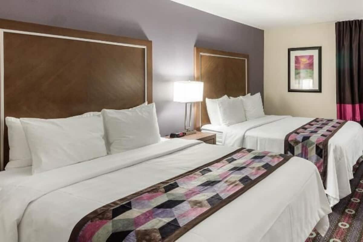 Individually furnished, desk, iron/ironing board, free WiFi