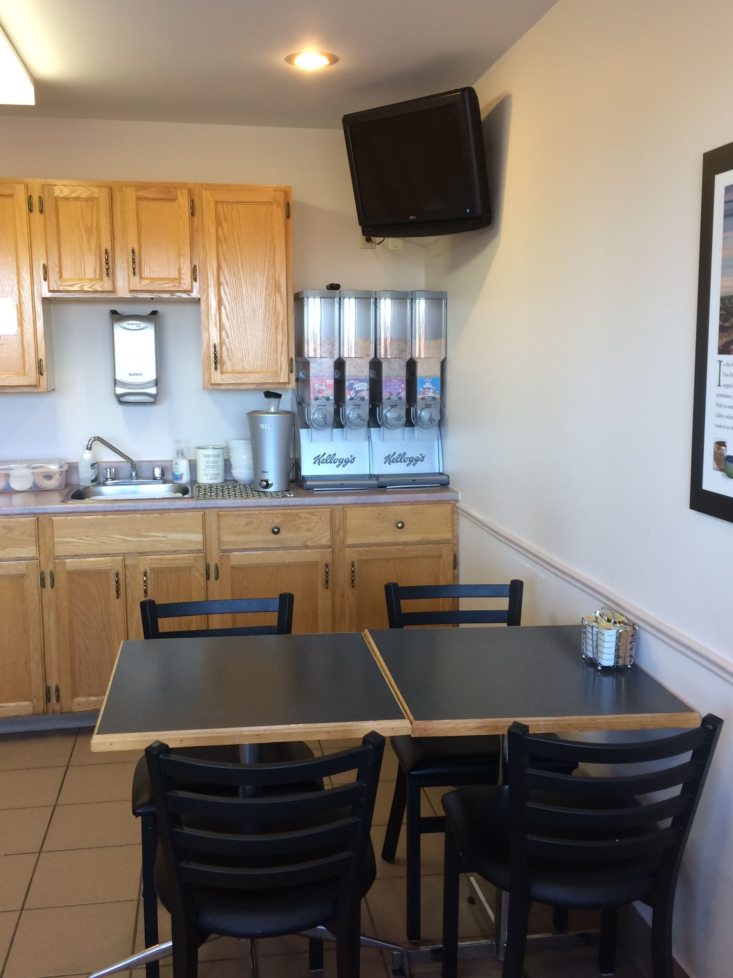 free daily continental breakfast