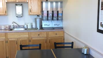 Déjeuner continental gratuit tous les jours