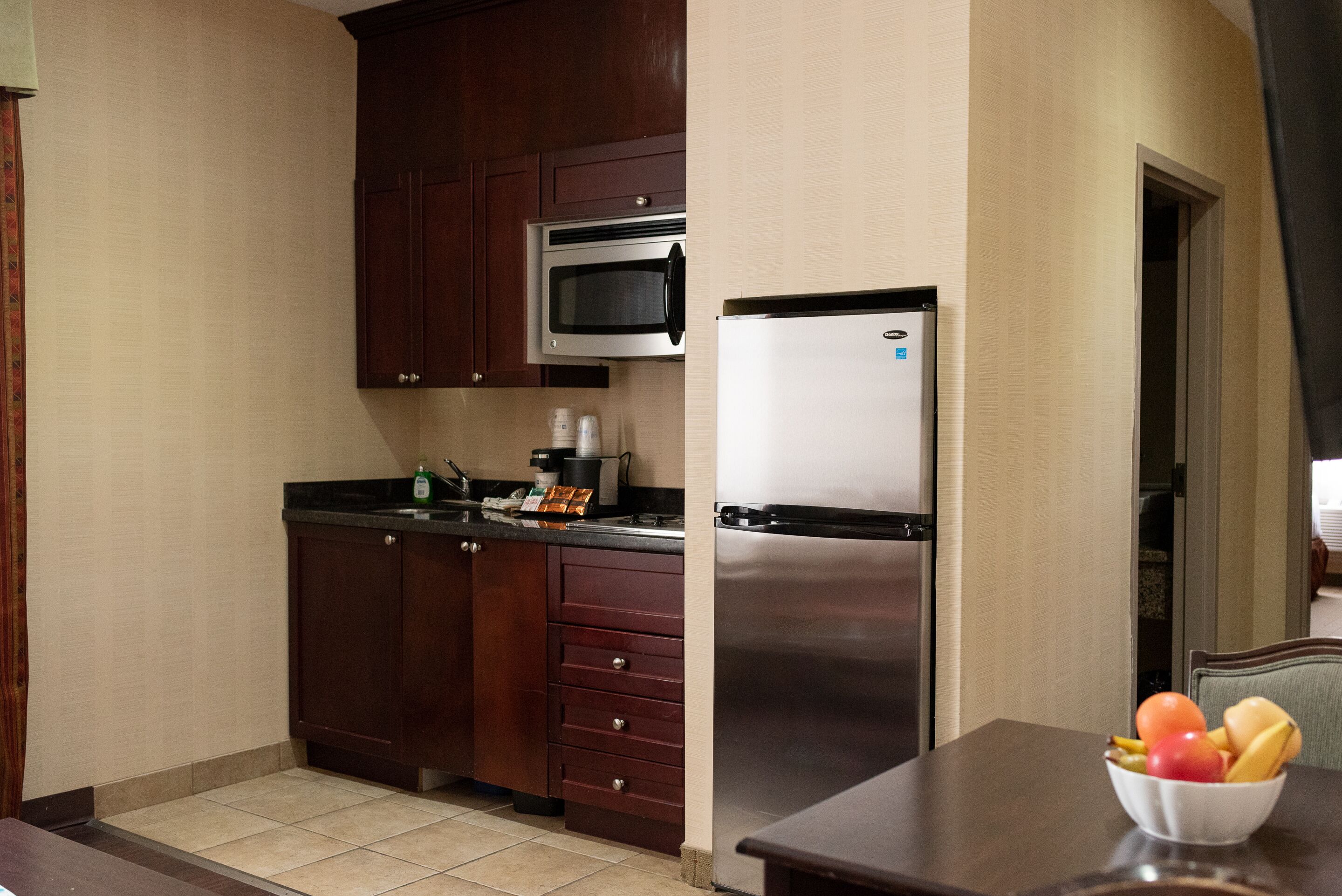 fridge, microwave, coffee/tea maker