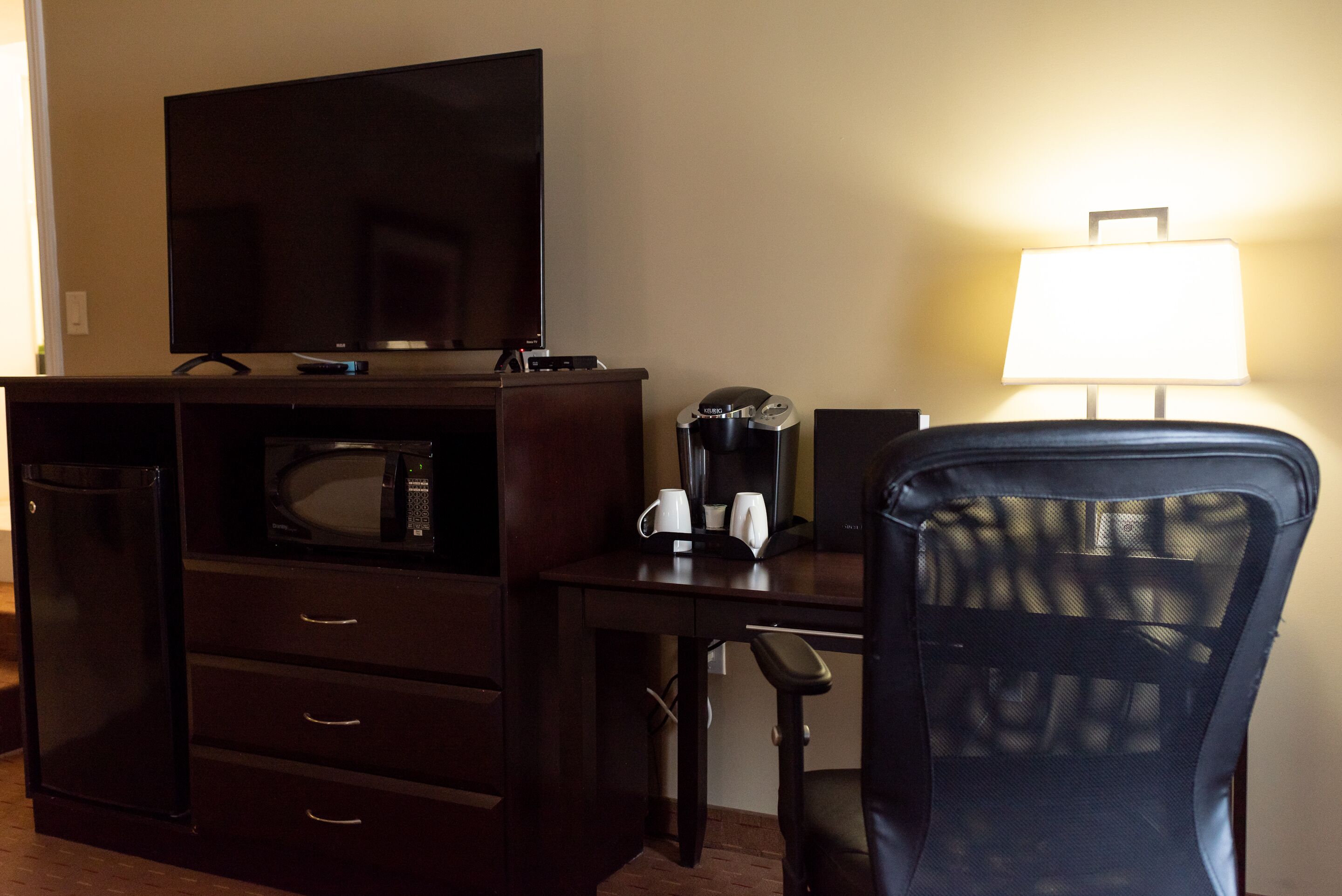 suite, 1 king bed, non smoking, jetted tub | coffee and/or coffee maker