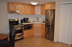 1 Bedroom 2 Queen Lakeview Family Suite - No Pets | 1 bedroom, pillowtop beds, blackout drapes, soundproofing