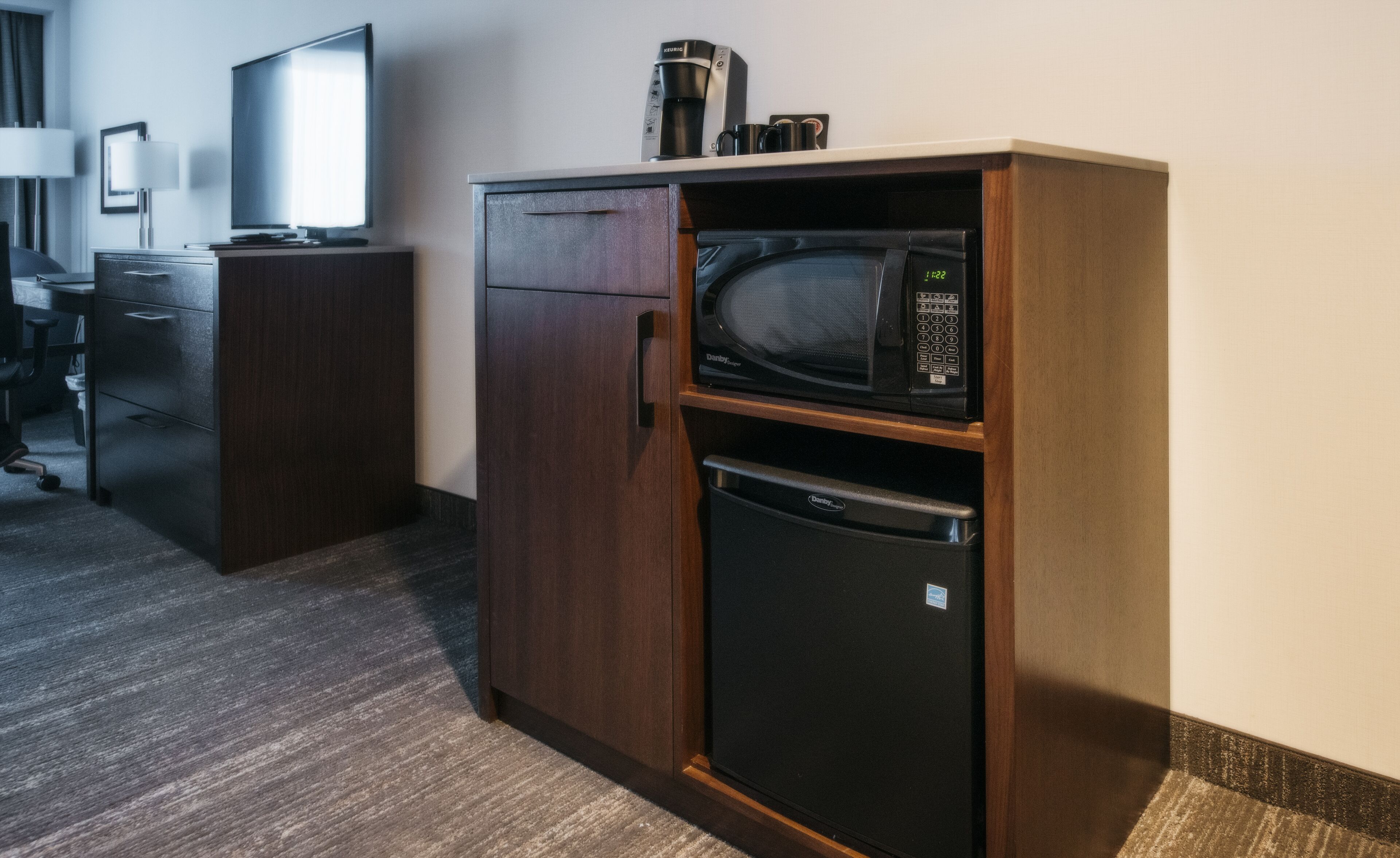 premium bedding, pillow-top beds, in-room safe, desk