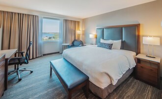 Deluxe Room, 1 King Bed | Premium bedding, pillowtop beds, in-room safe, desk