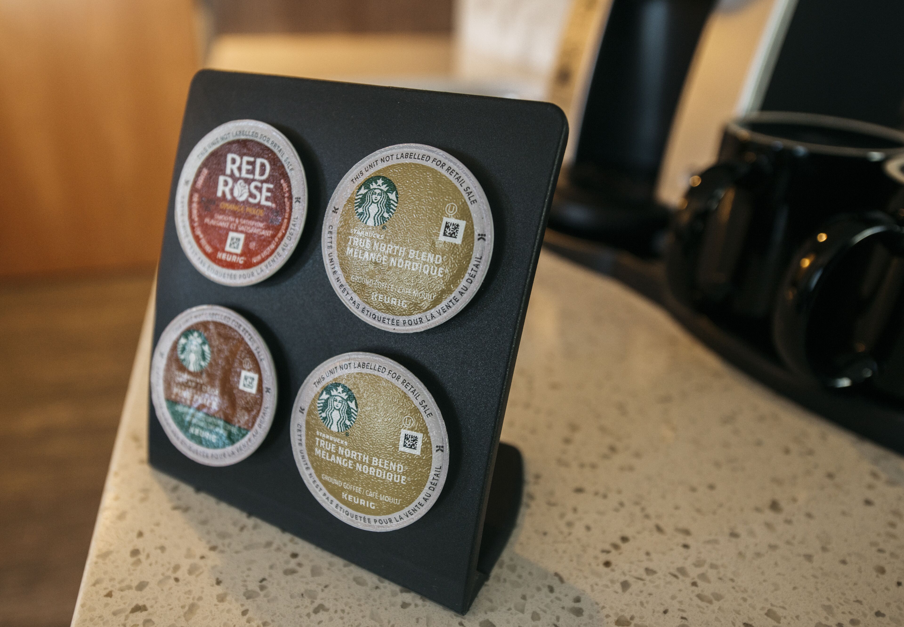 deluxe room, 1 king bed | room amenity