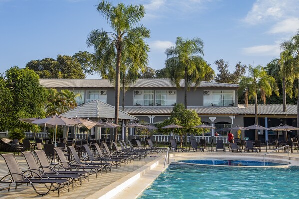 3 outdoor pools, open 10:00 AM to 10:00 PM, free pool cabanas