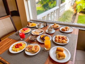 Free daily buffet breakfast