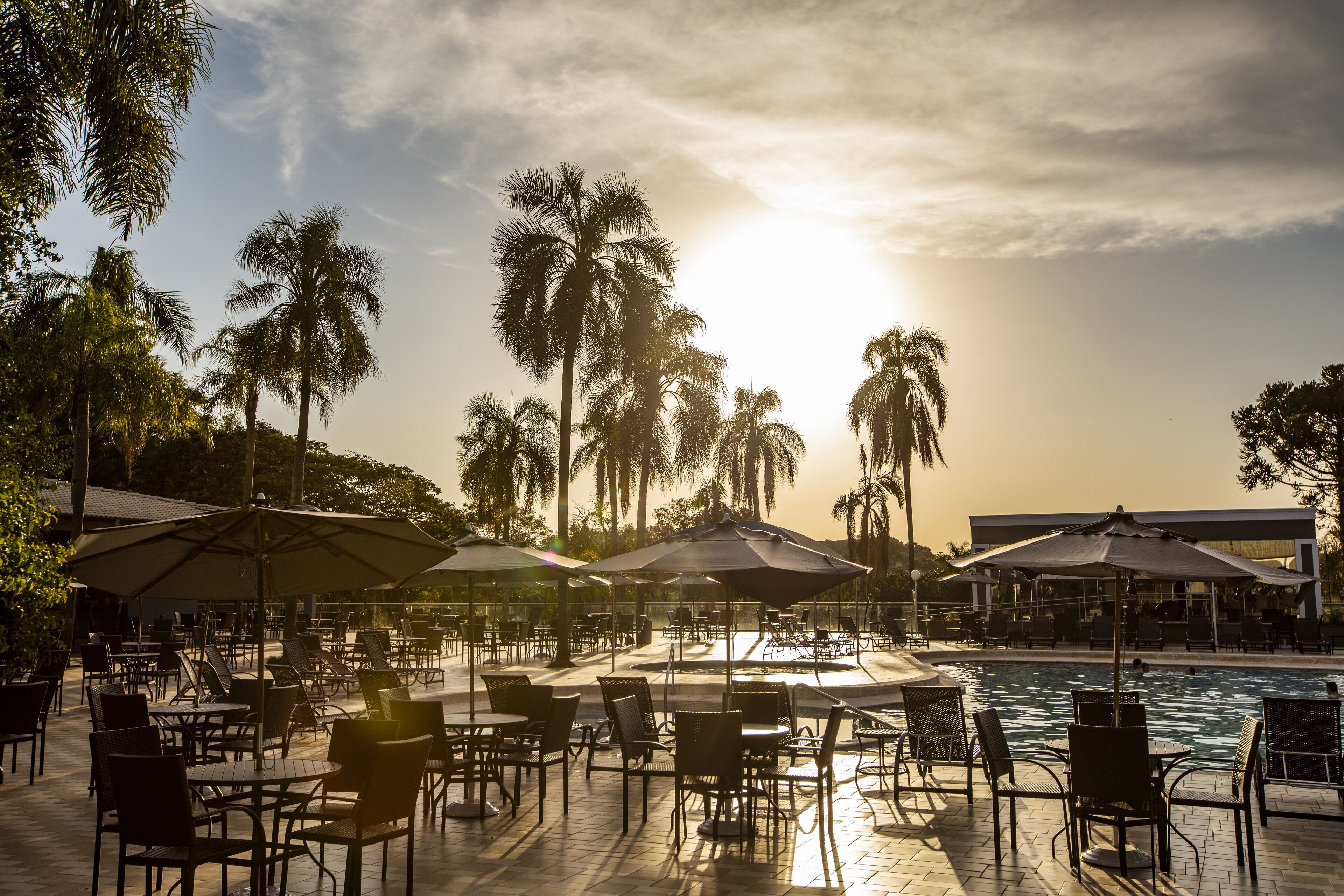 3 outdoor pools, open 10:00 am to 10:00 pm, free pool cabanas