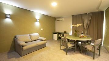 Suíte grand | Frigobar, cofres nos quartos, escrivaninha