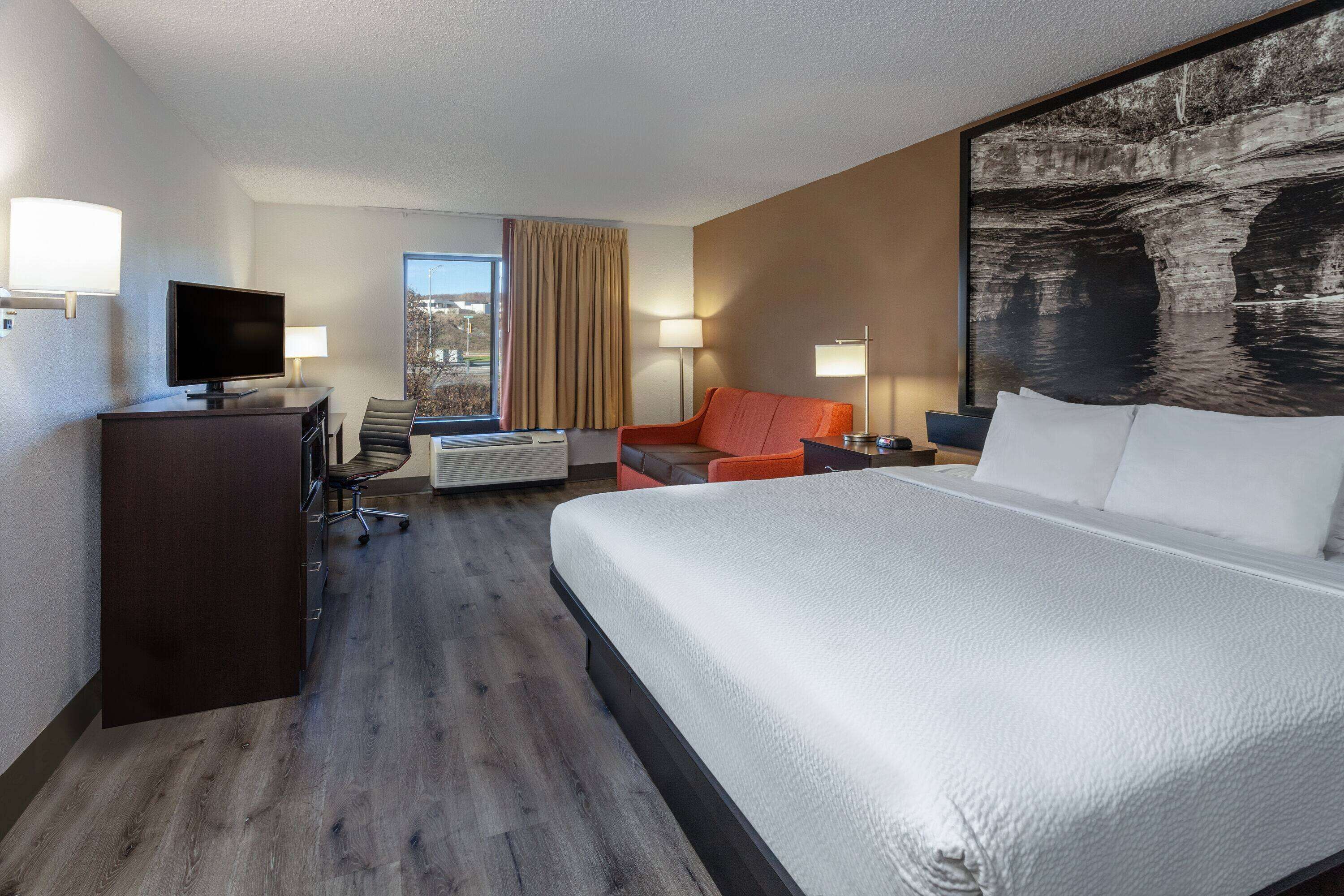 Standard Room, 1 King Bed with Sofa bed | Pillow-top beds, in-room safe, desk, iron/ironing board