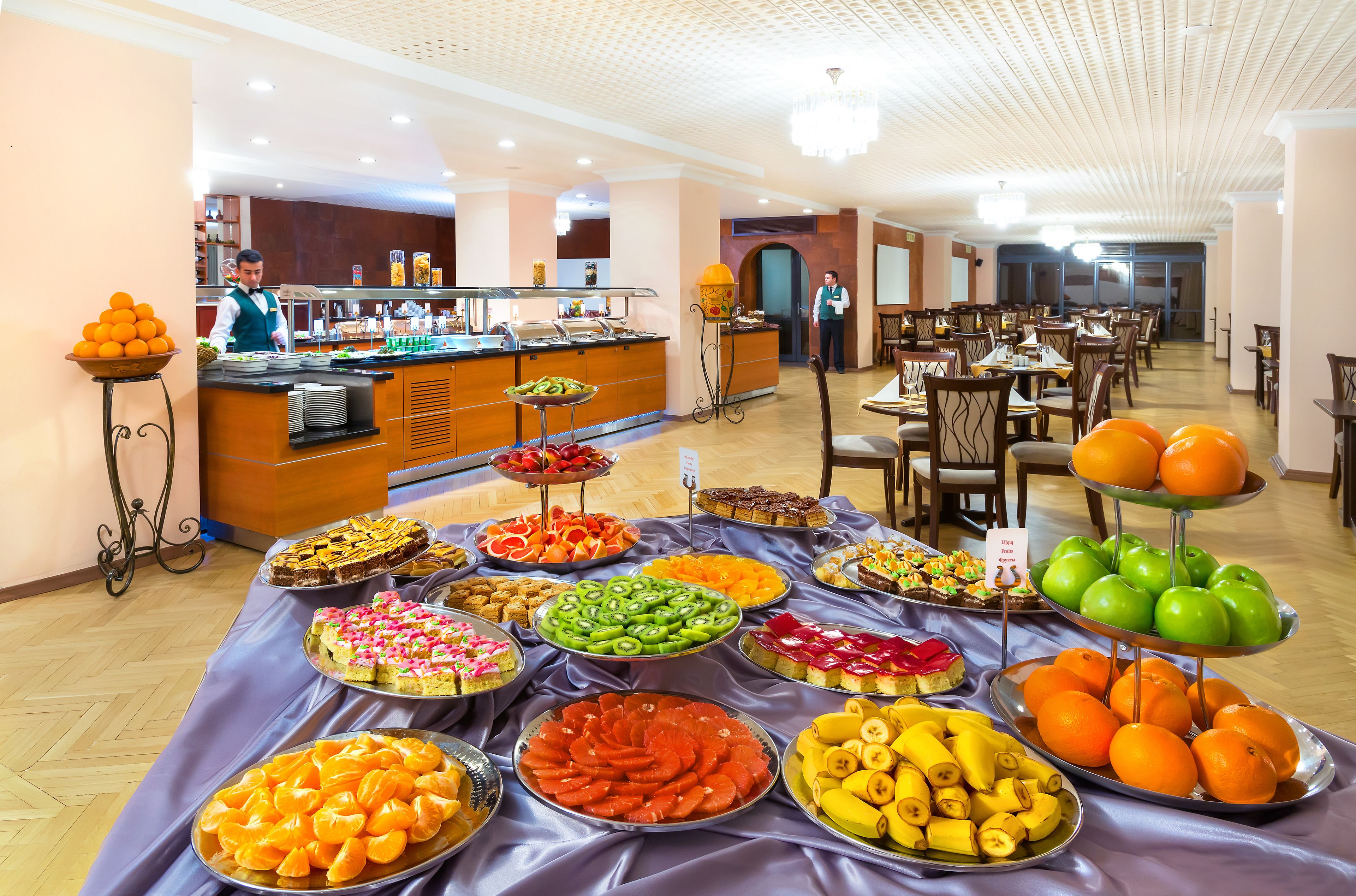 Desayuno buffet (EUR 14 por persona) 