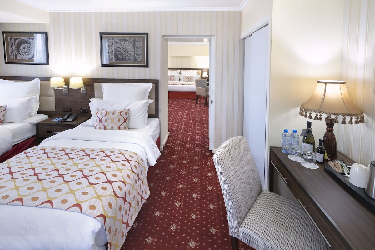 Family Suite | Minibar, in-room safe, desk, iron/ironing board