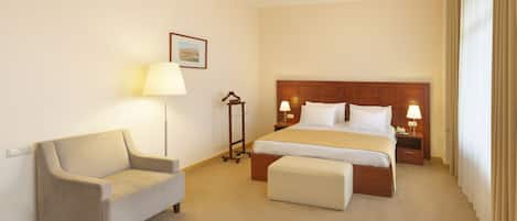 Minibar, in-room safe, desk, iron/ironing board