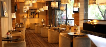 Ani Plaza Hotel