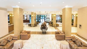 Lobby lounge - Ani Plaza Hotel (Yerevan)