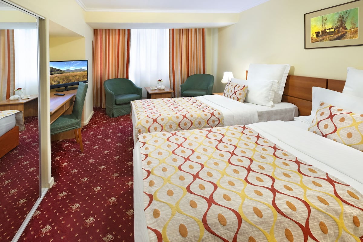 Double or Twin Room | Minibar, in-room safe, desk, iron/ironing board