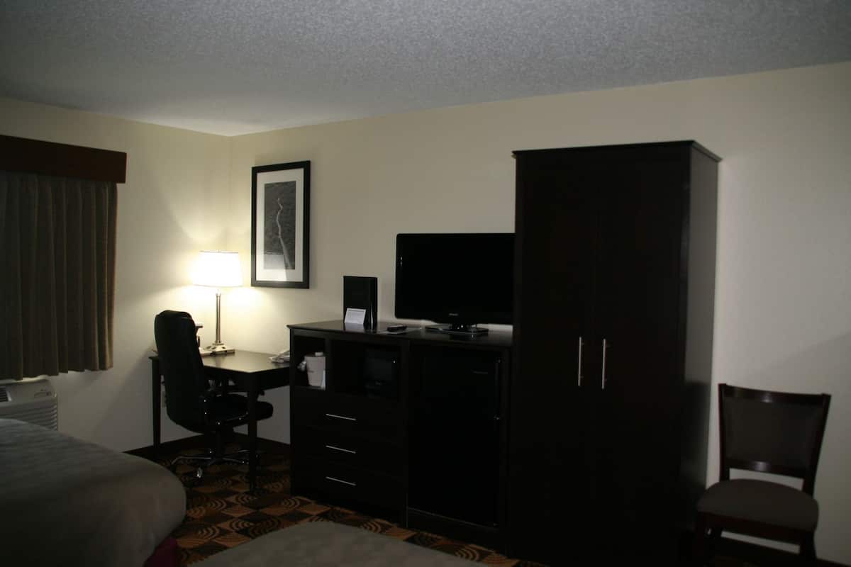 Desk, blackout curtains, iron/ironing board, free cots/infant beds