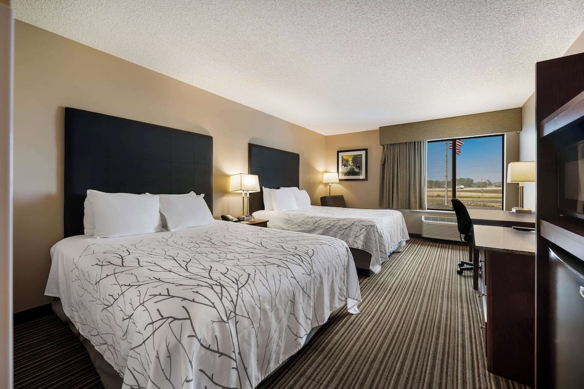 standard room, 2 queen beds, non smoking, refrigerator & microwave | premium bedding, pillow-top beds, in-room safe, desk