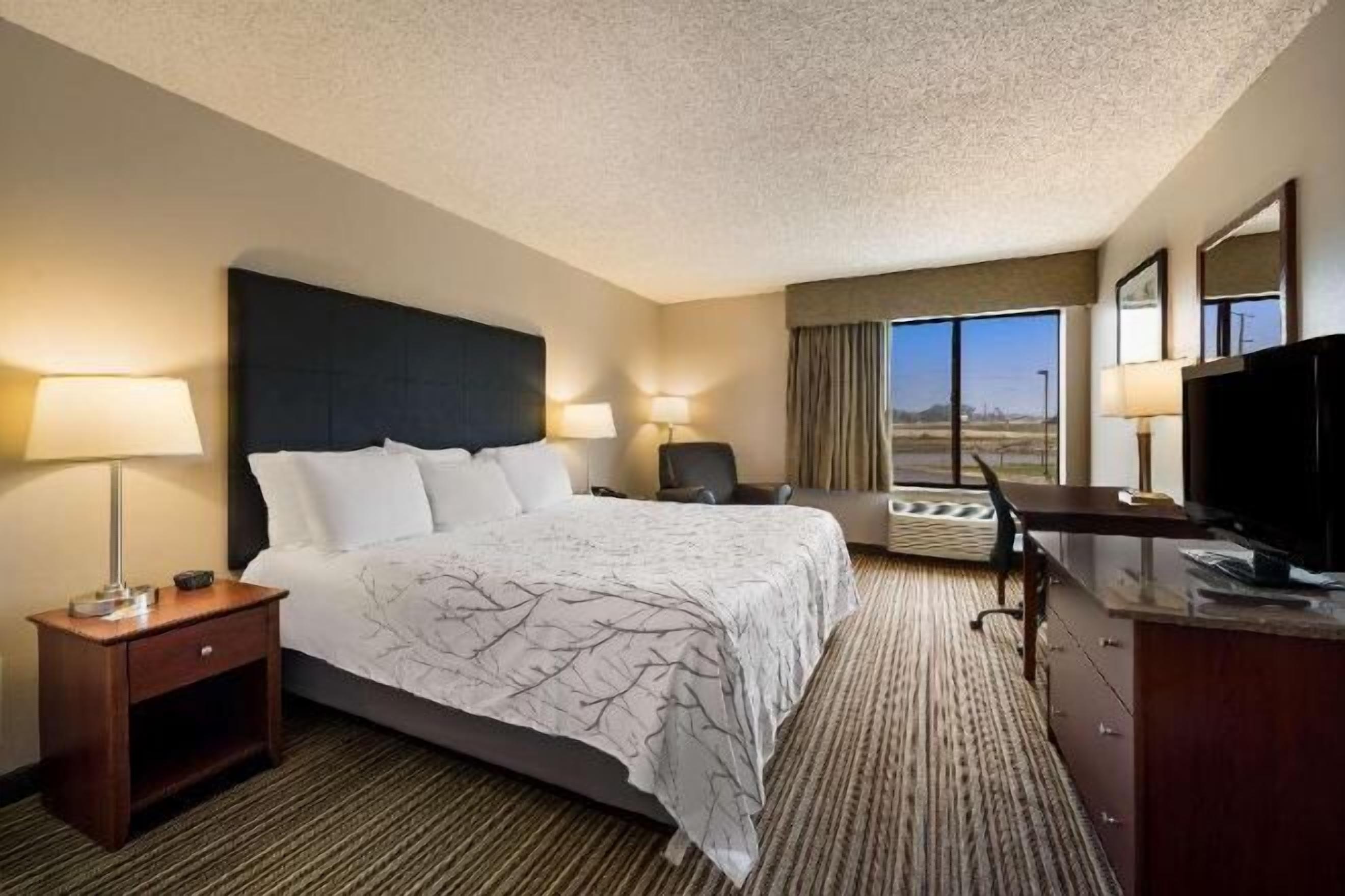 Premium bedding, pillowtop beds, in-room safe, desk