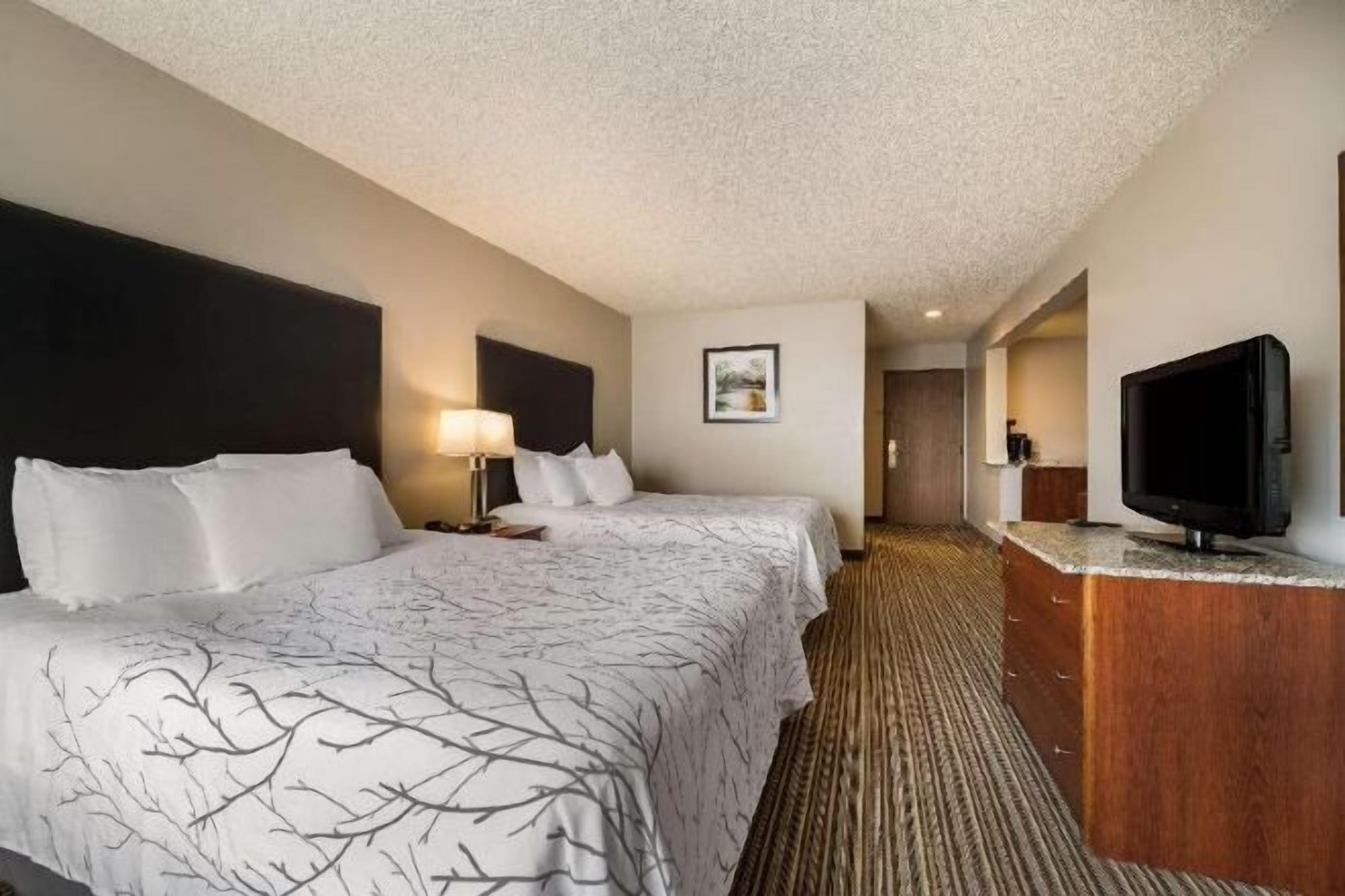 Premium bedding, pillowtop beds, in-room safe, desk