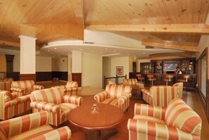 Lobby lounge - Hotel Madhuban (Dehradun)